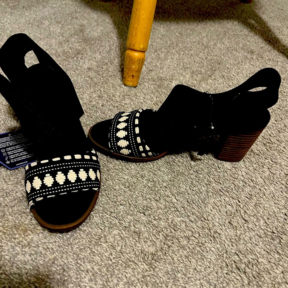 Brand new Toms ... never worn